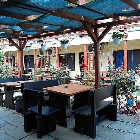 Doriana Aparthotel 3*